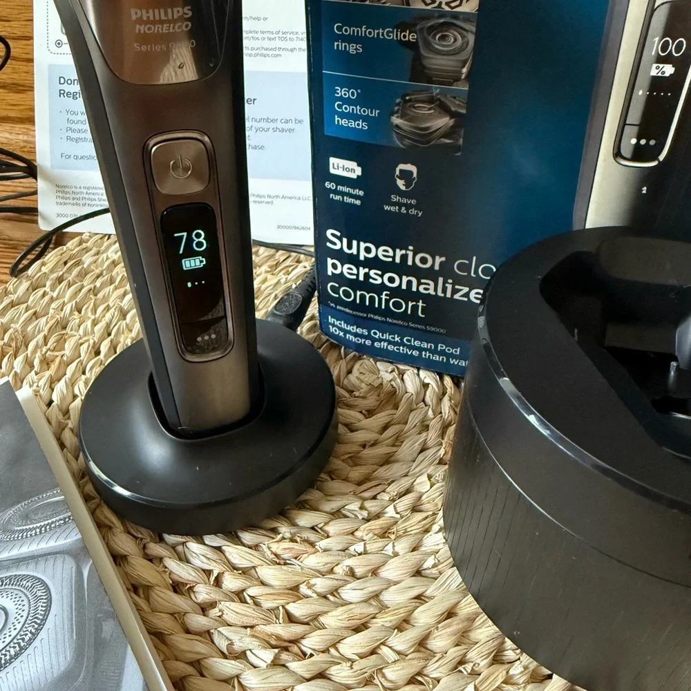 Philips Norelco 9800 Electric Shaver Set - Picture 6 of 12